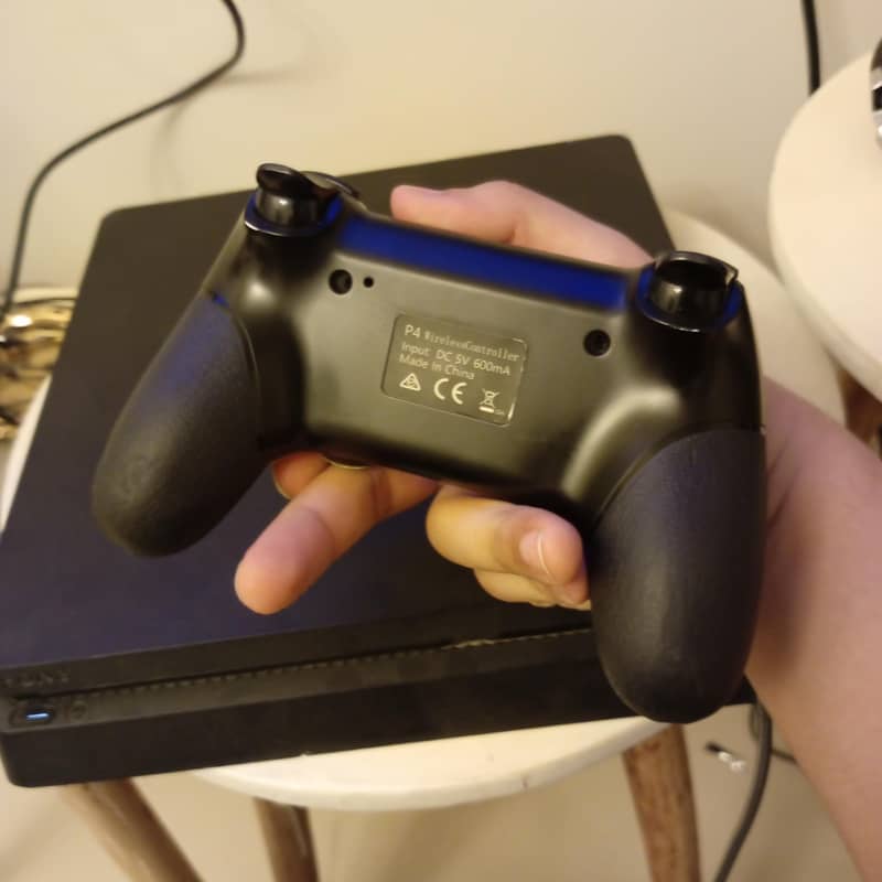ps4 slim 2
