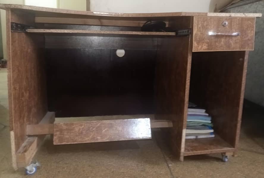 Computer Table 0