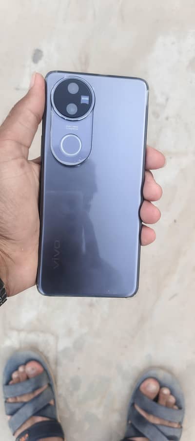 Vivo V50