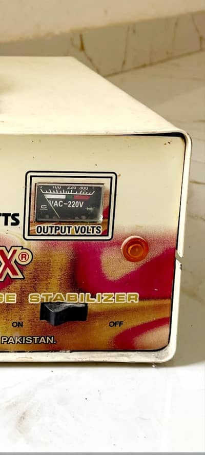 Stablizer Voltax 150 v to260 volts=220 Volts. . . total powe. r  1600 W.