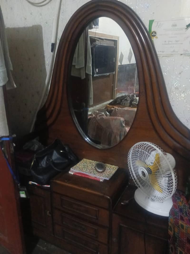 dressing table 0