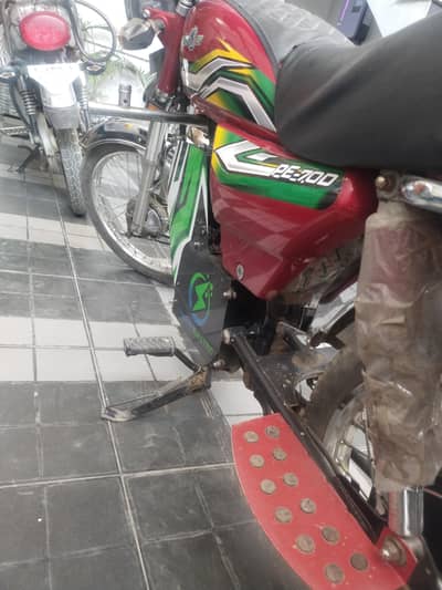 bike bilkul 10/10 hai 2025 model hai