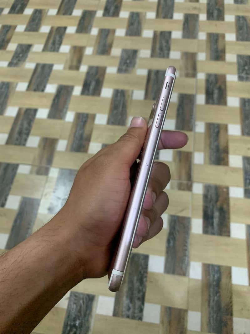 Apple iPhone 7 Plus 2