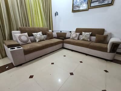 L SHAPE 6 SEATER SOFA WITH A CORNER TABLE