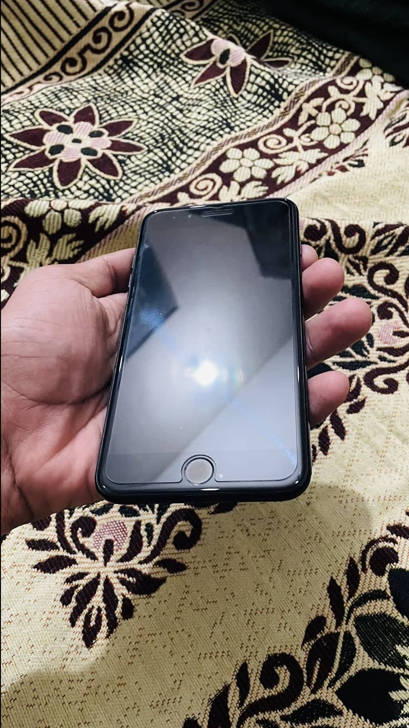 Apple iPhone 7 Plus 1