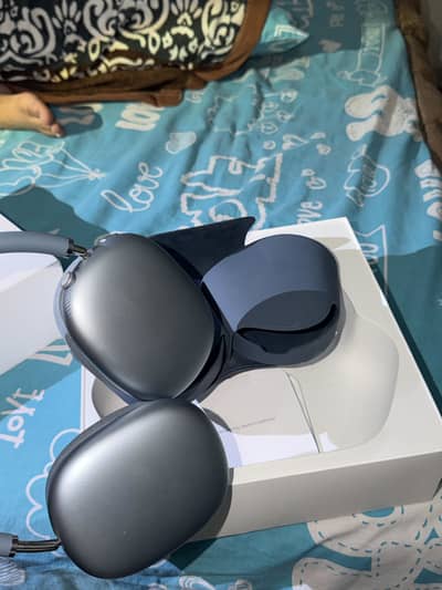 iPhone air pods max