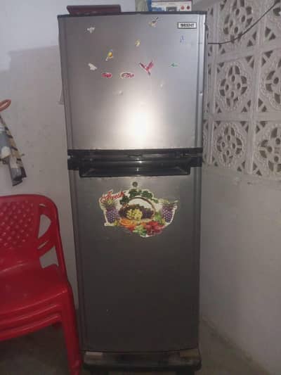 i m selling fridge