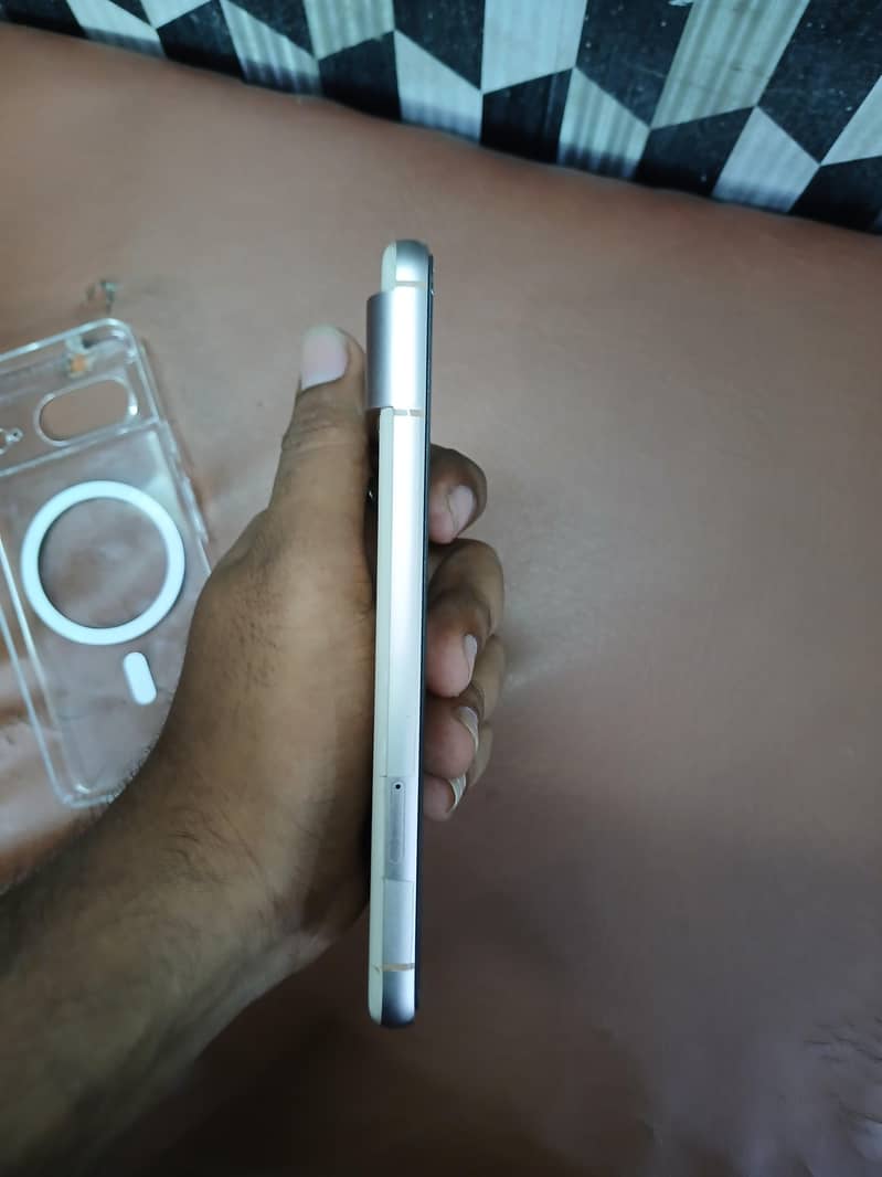 Google Pixel 8 4