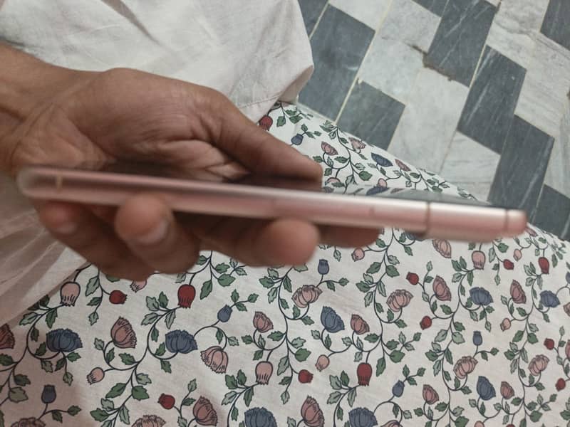 Google Pixel 8 3