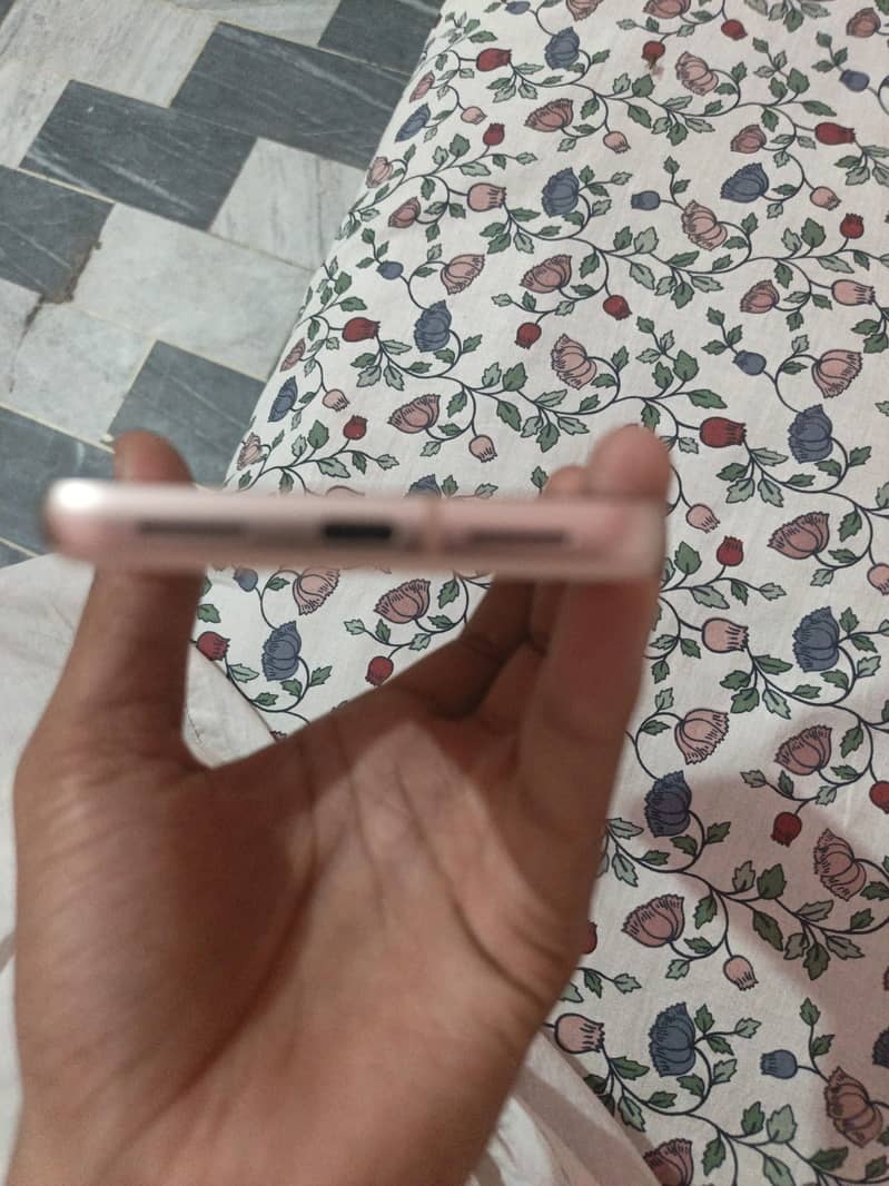 Google Pixel 8 4