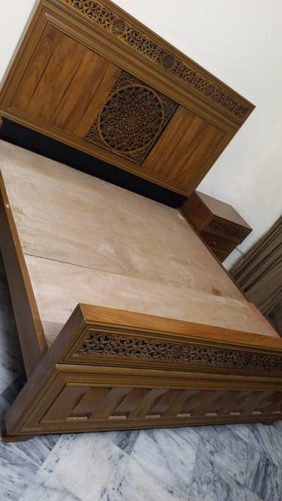 only 10 days use brand new bed set urgent sale 03185445223