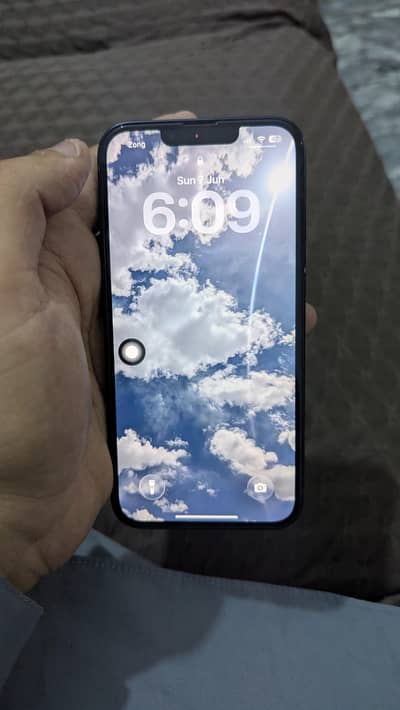 Apple iPhone 13