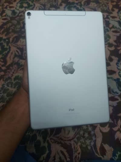 ipad pro 10.5  gb256  2017 model