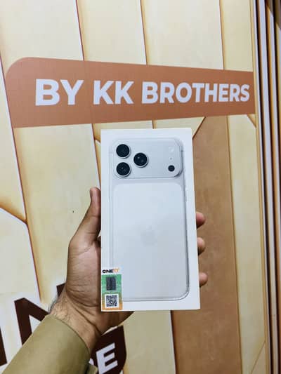 iPhone 17 Pro Max Silver