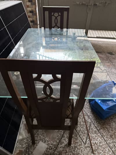 4 Seater dinning set urrgnt sale