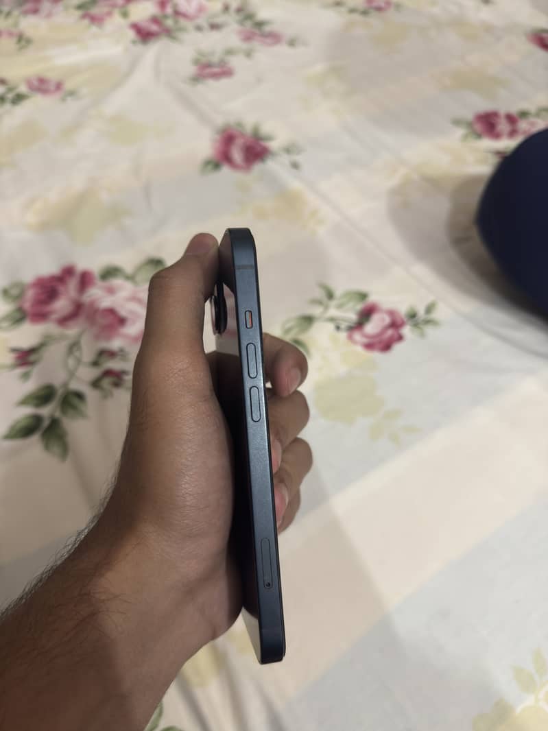 Apple iPhone 13 2