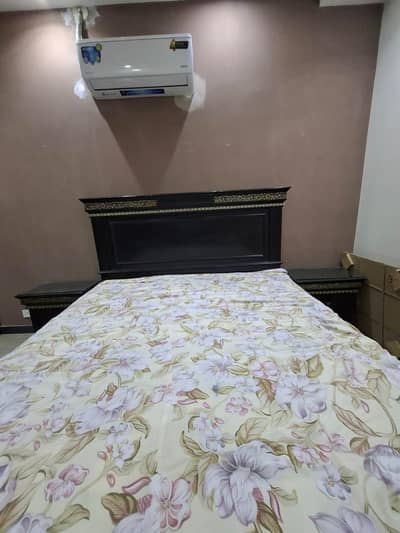  Premium King Size Sheesham Wood Bedroom Set For Sale 