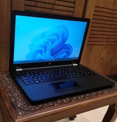 HP Laptop i7 7th gen, 2gb AMD Graphics, 16gb ram