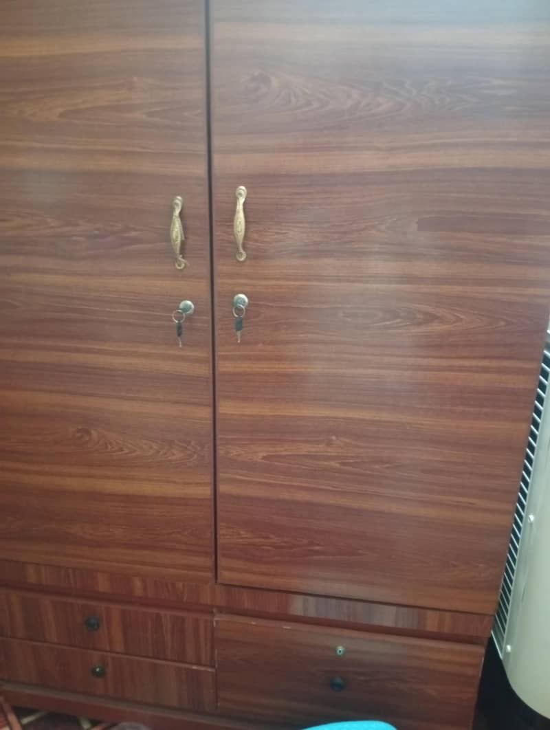 wardrobe 0