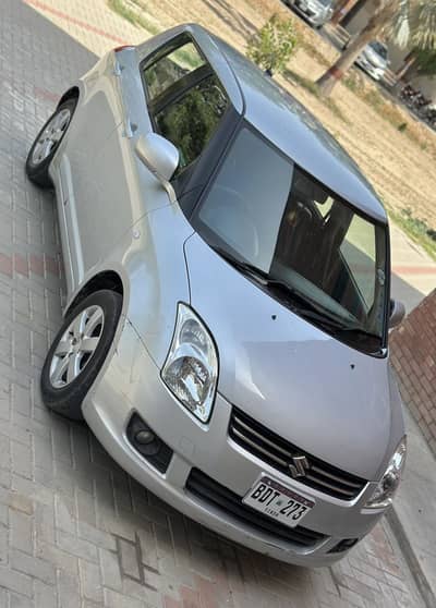 Suzuki Swift DLX 1.3 Navigation 2015. Totel Genuine.