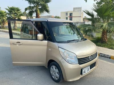 Nissan Roox 2012
