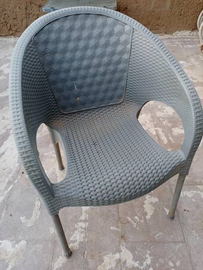 Chairs and Table RS: 1000 per piece
