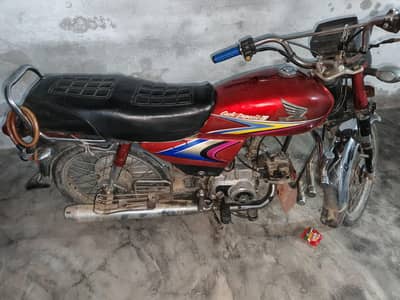 Honda cd70 for sale in good condition 2010 model complete paper