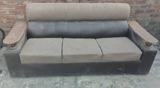3+2+1  Sofa Set for Sale – Strong Frame, seating condition good