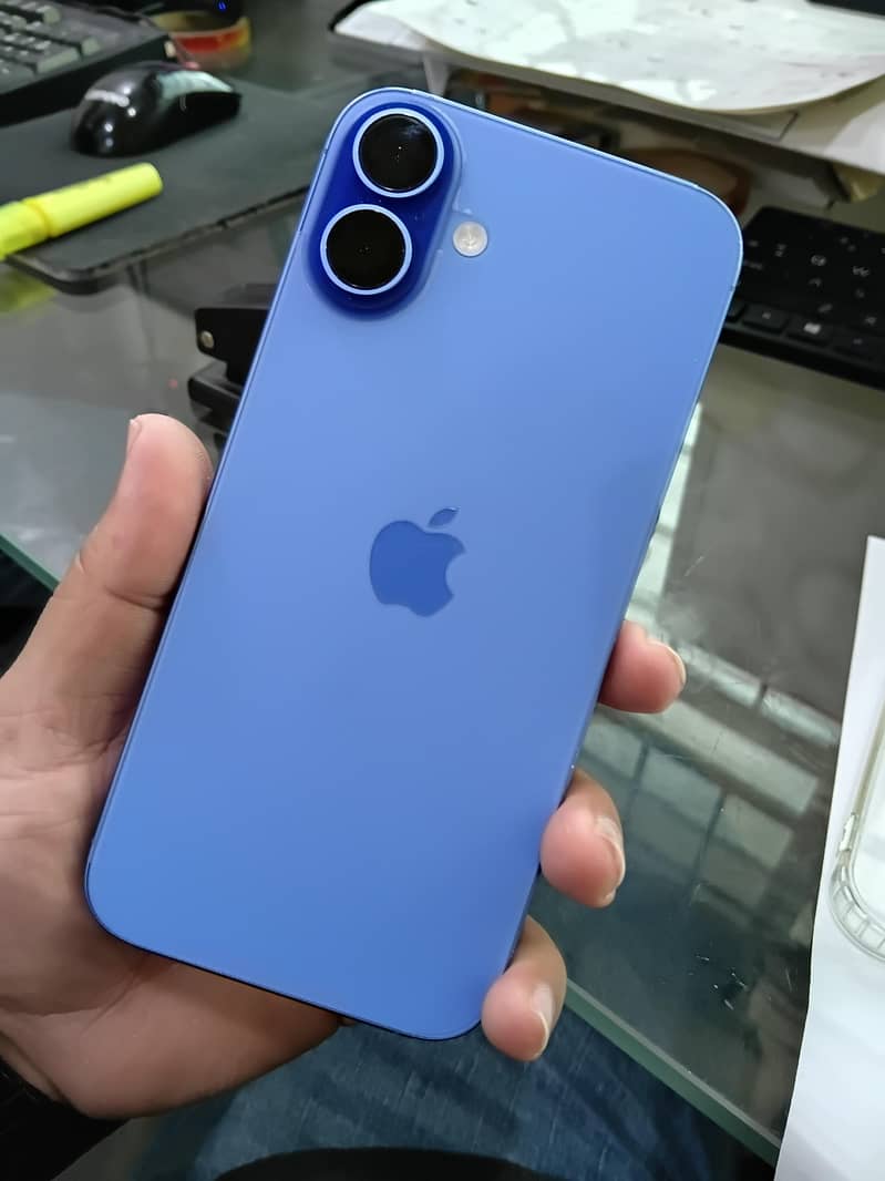 Apple iPhone 16 Plus 0