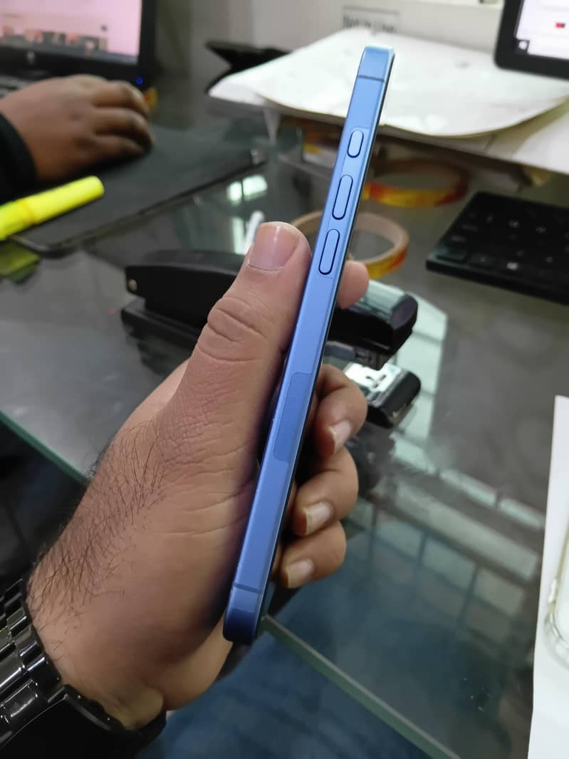 Apple iPhone 16 Plus 3