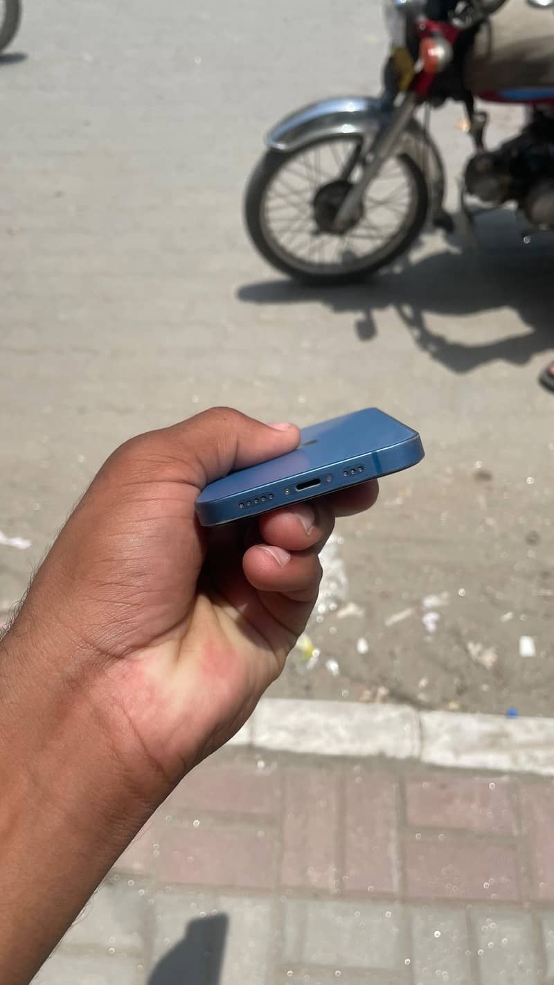 Apple iPhone 13 1