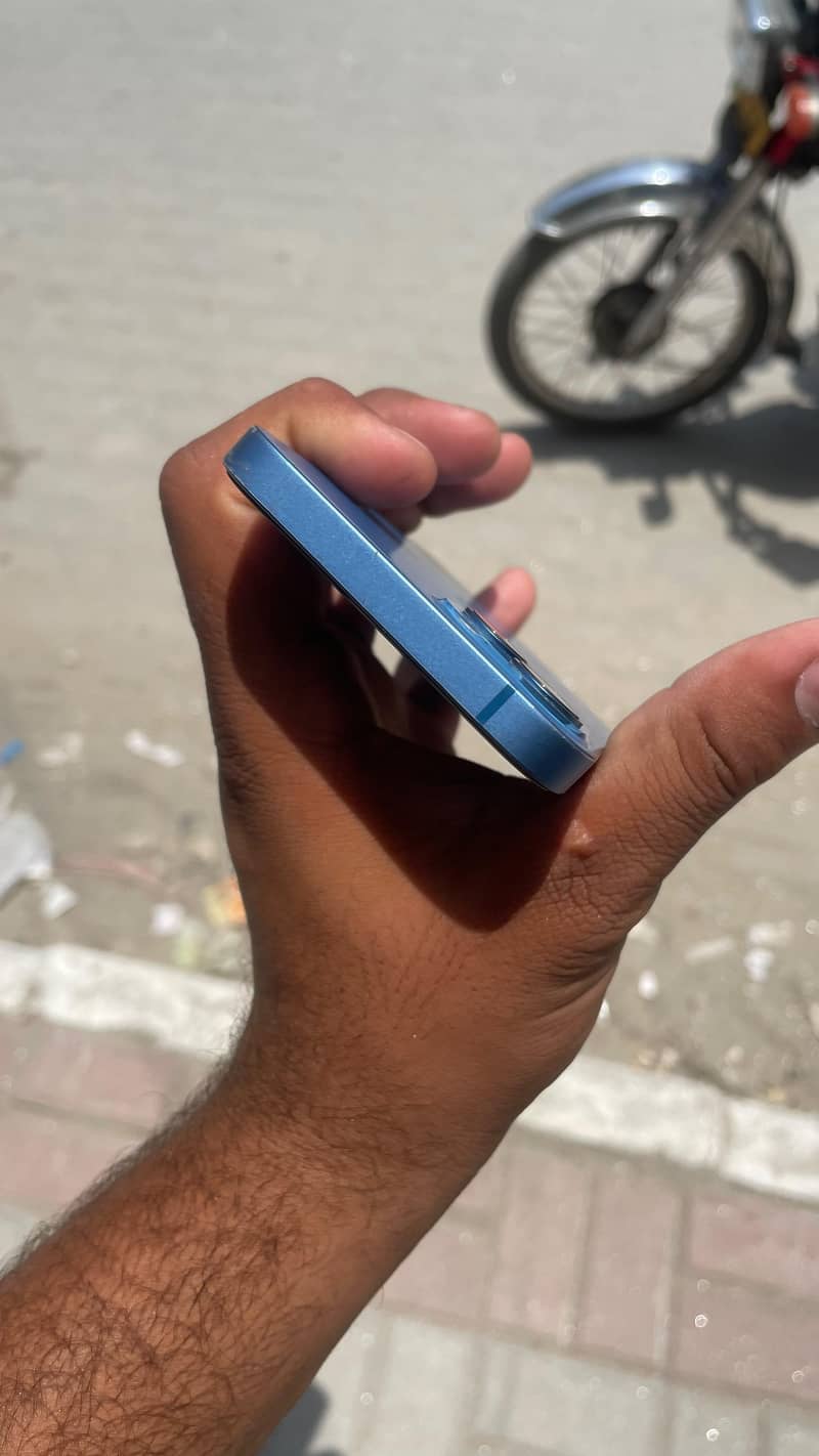 Apple iPhone 13 2