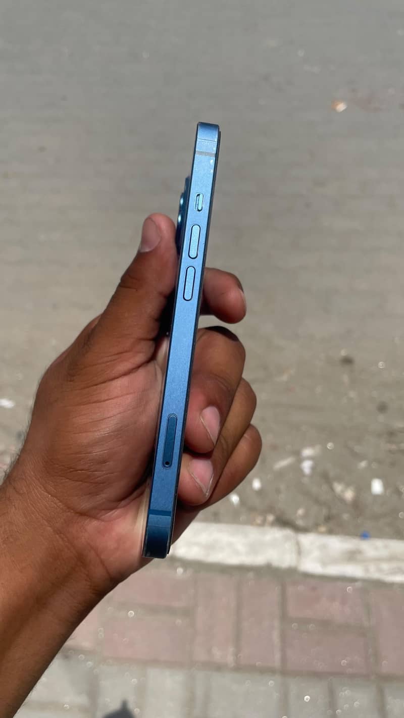 Apple iPhone 13 4