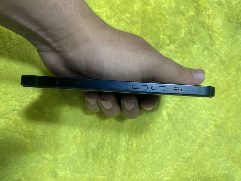 Apple iPhone 13 3
