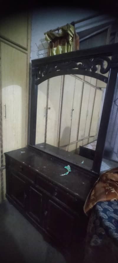 Bed with showcase and dressing urgent sale