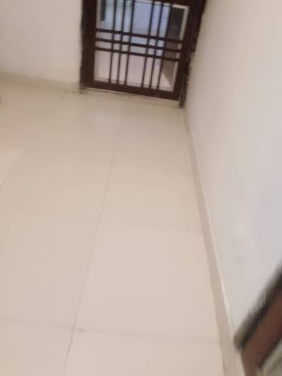 3 bed dd 3bdd ground and 1st floor portion available for rent