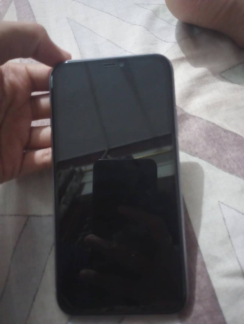Apple iPhone 11 4