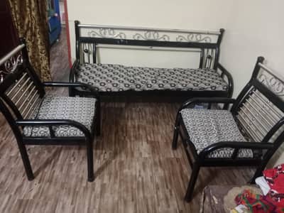 iron sofa set good condtion