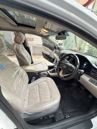 Hyundai Elantra 2022