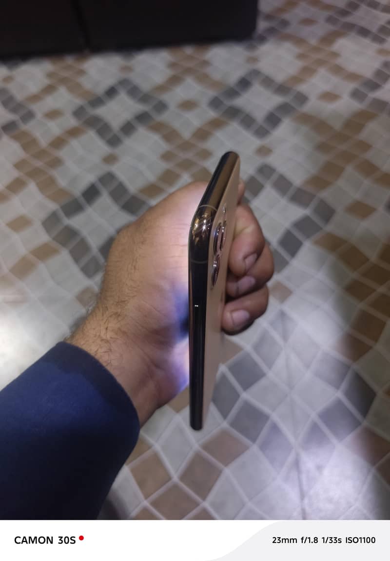 Apple iPhone 11 Pro 4