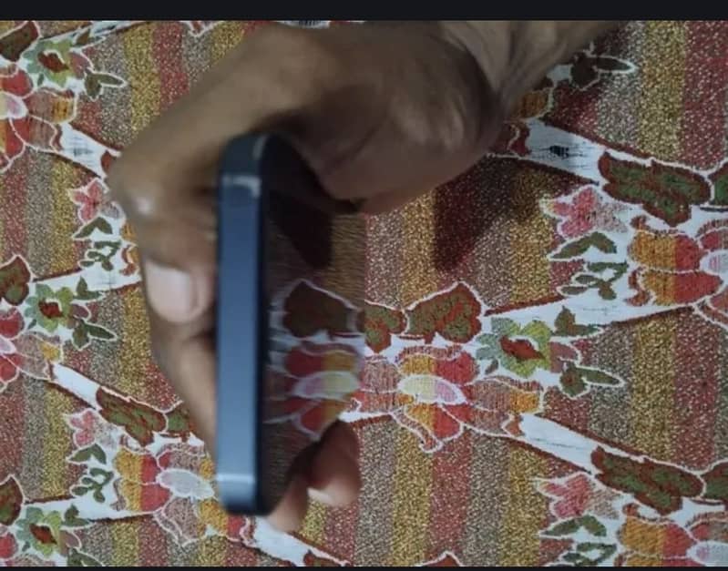 Apple iPhone 13 5