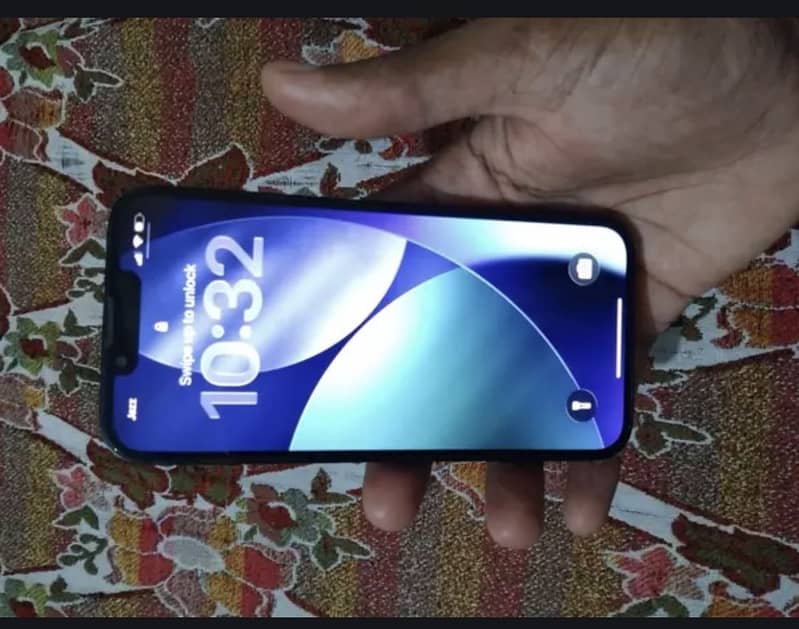 Apple iPhone 13 7