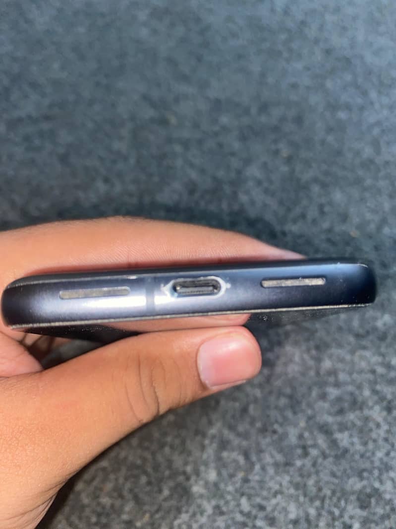 Google Pixel 8 4