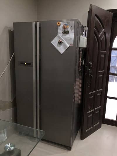 Double door refrigerator