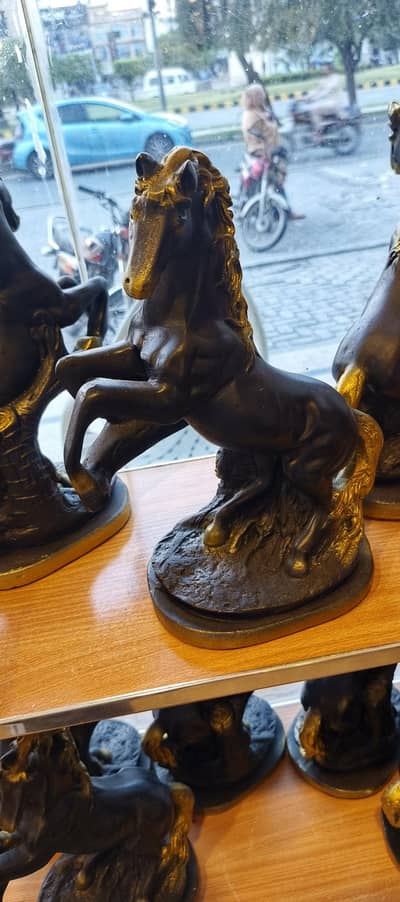 Beautiful Horse Figurine for Home & Office Decoration
