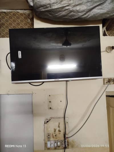 32 inch LED urgent sell