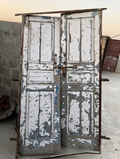 Original Diaar Wooden door with its iron angle For Sale