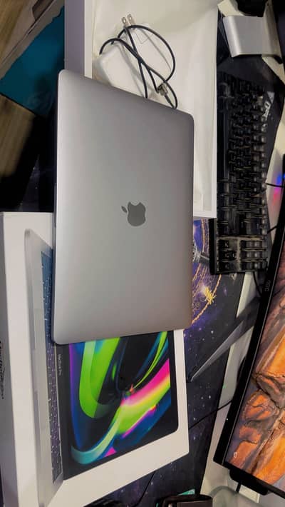 MacBook Pro 2019 Touchbar 8/256gb