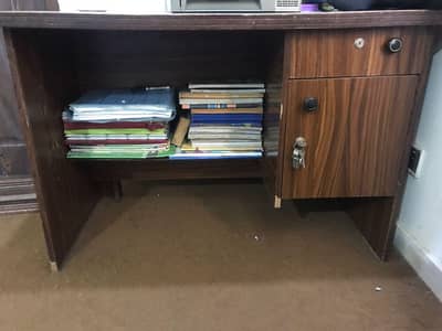 urgent sell 1 study table,1 printer