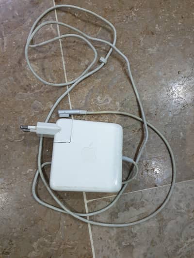 APPLE MACBOOK. MAGDAFE1 85W CHARGER